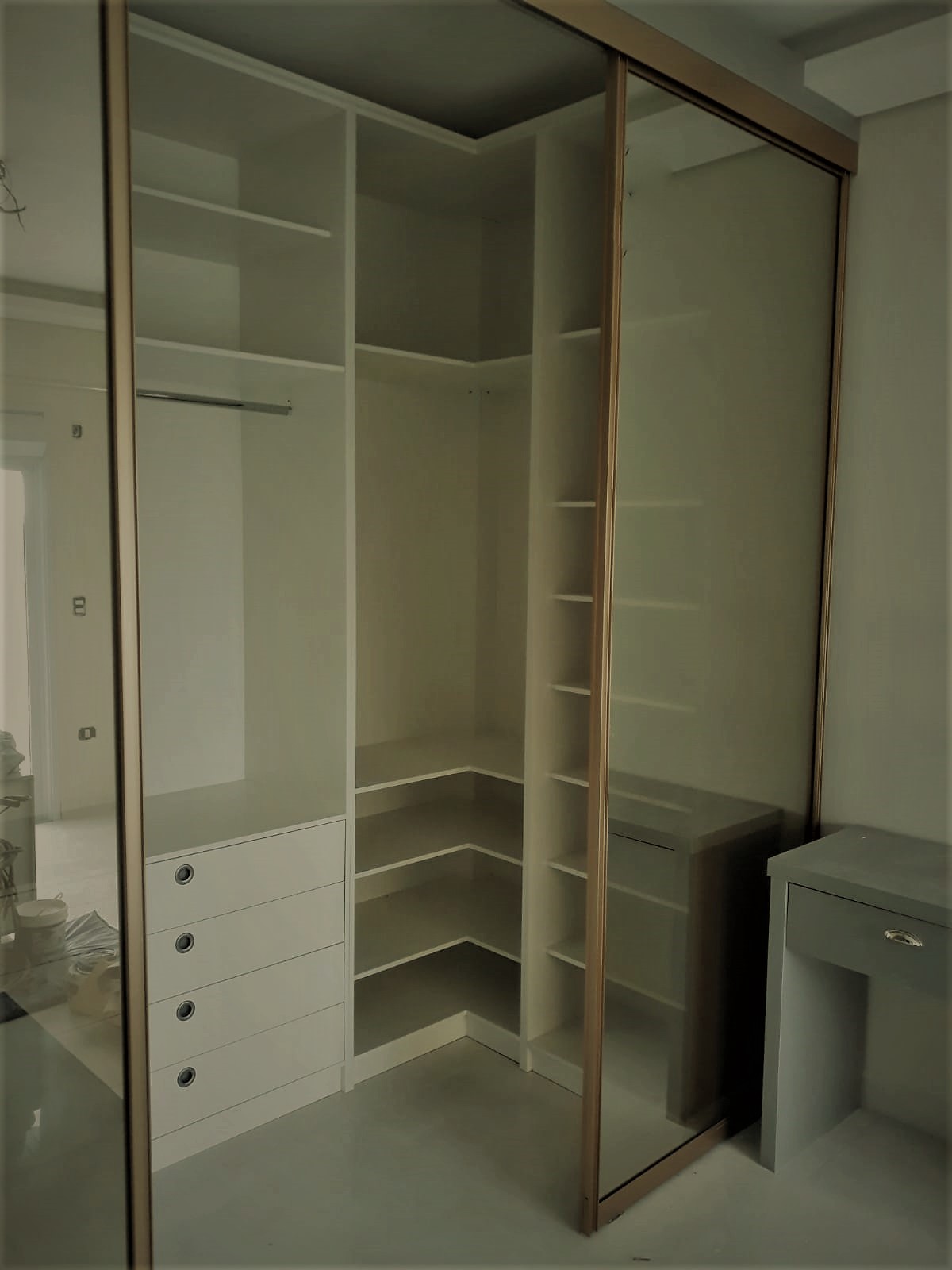 Closet casal planejado by X Home Móveis (2).jpeg